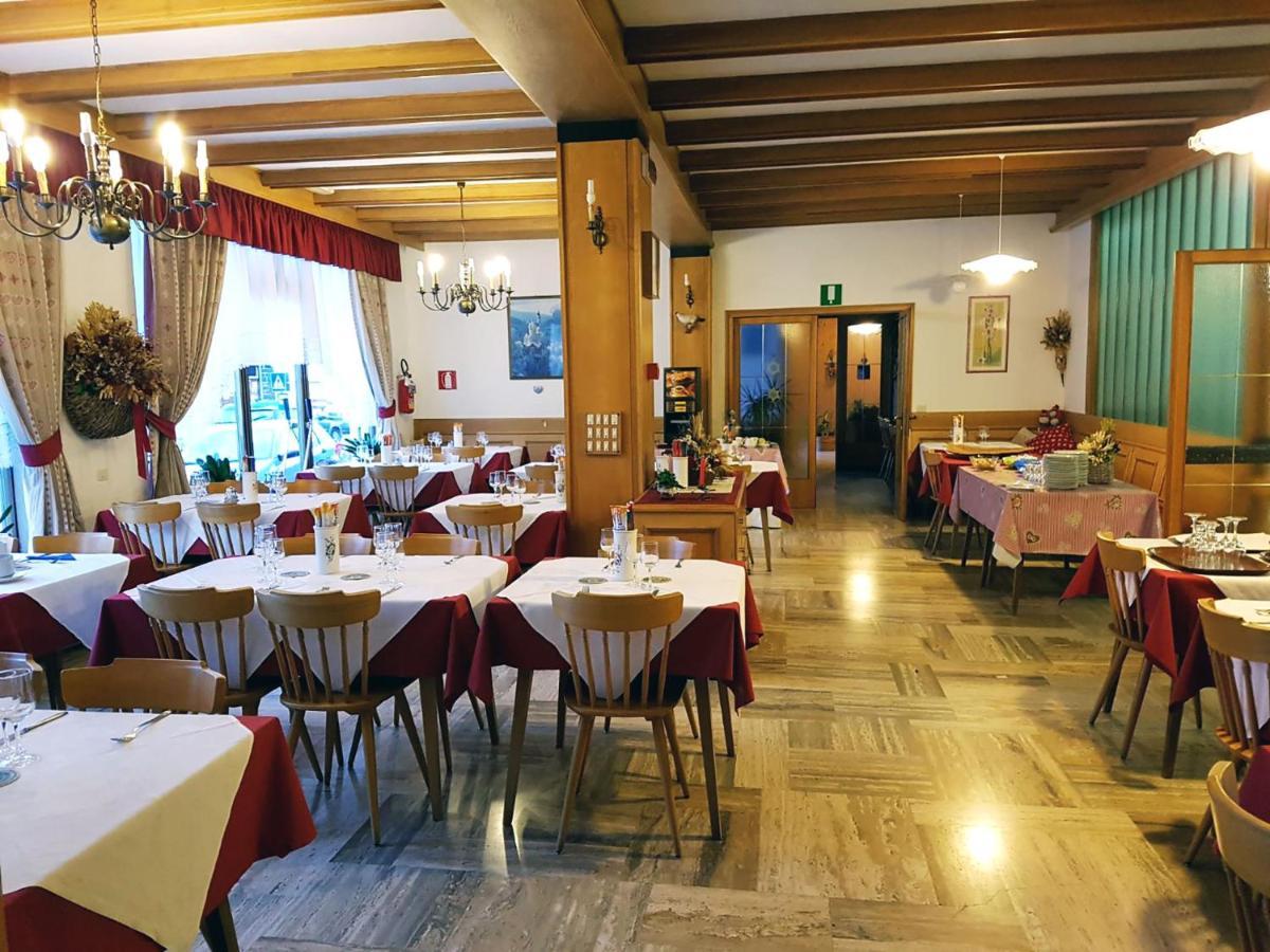 Albergo Posta Colle Santa Lucia Exterior foto